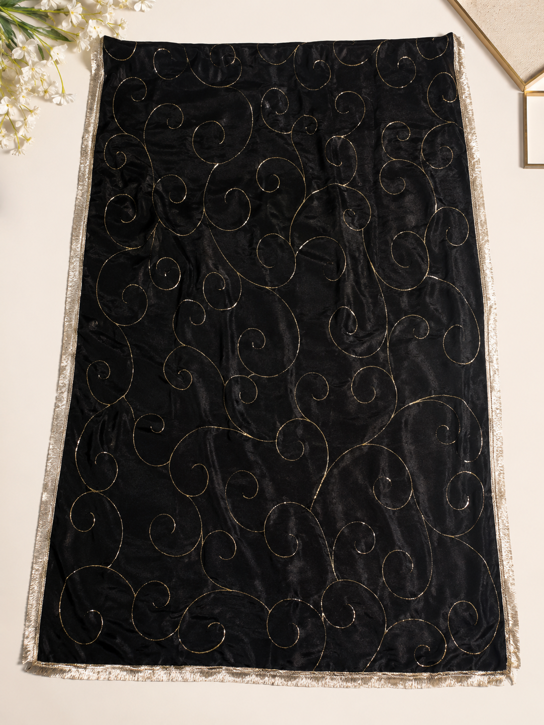 Ashvastra Rangrez Rani Balack Dupatta - Side Profile & Fit