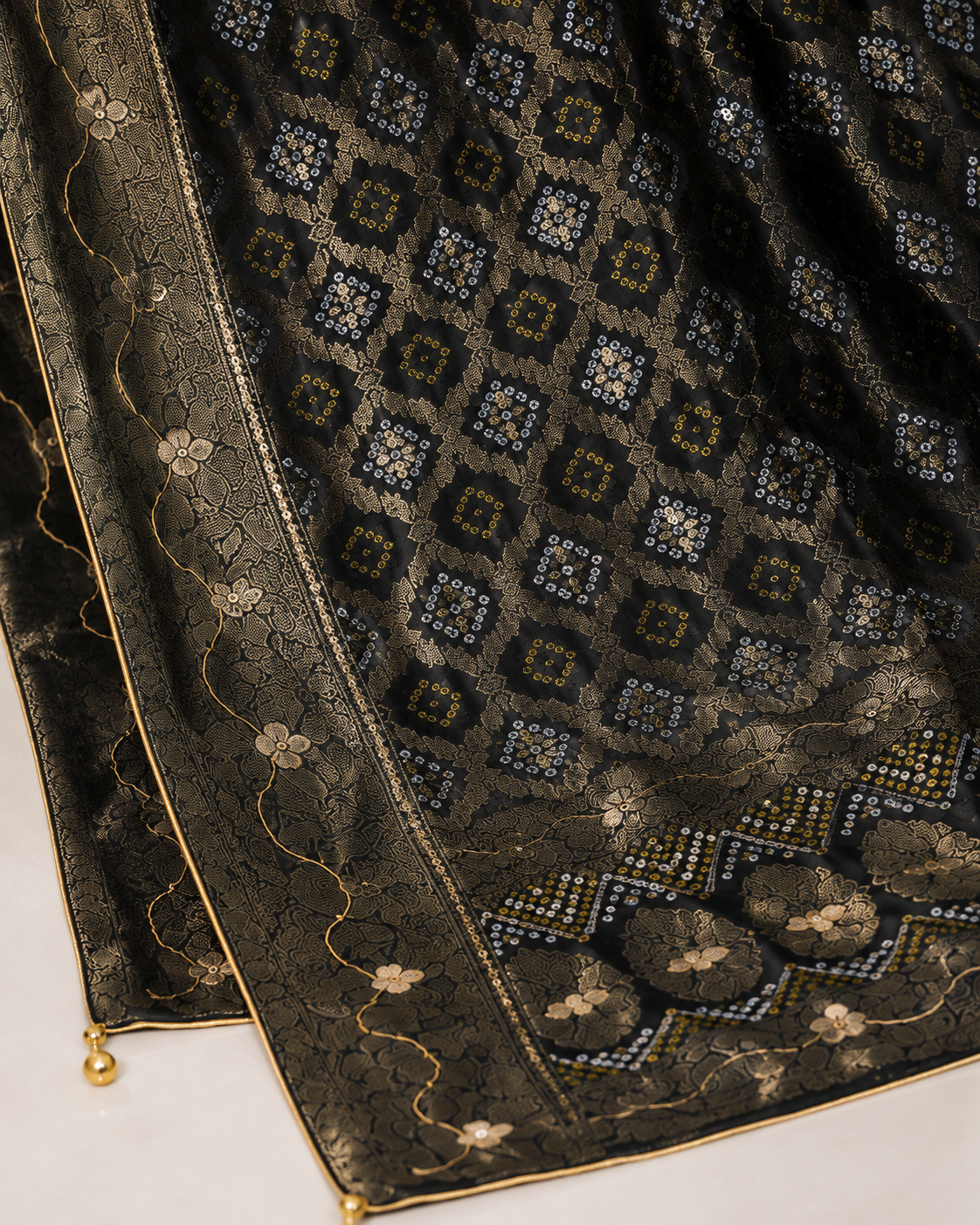 Rangrez Siyah Banarasi Dupatta