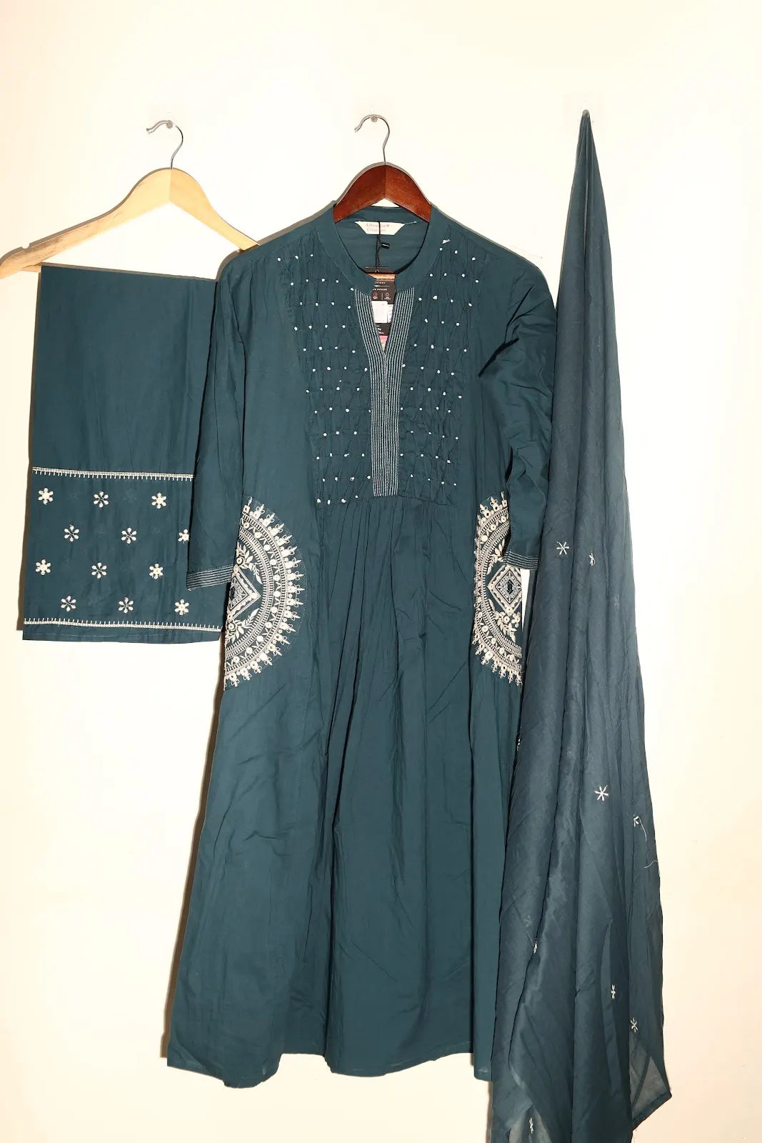 Ashvastra Noor Aqua Cotton Set - Styling View