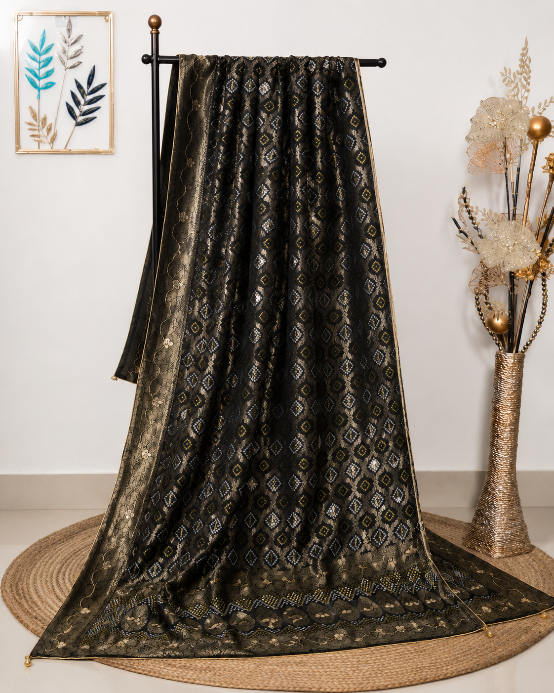 Rangrez Siyah Banarasi Dupatta